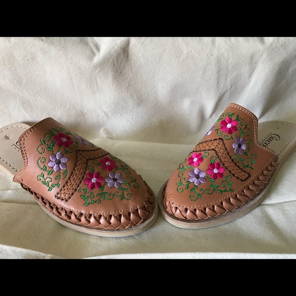 Handmade Embroidered Sandals - Picture 3 of 8
